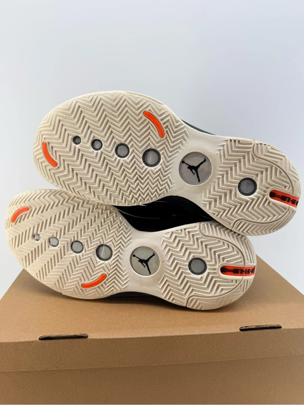 Jordan 34 Amber Rise size 10.5M